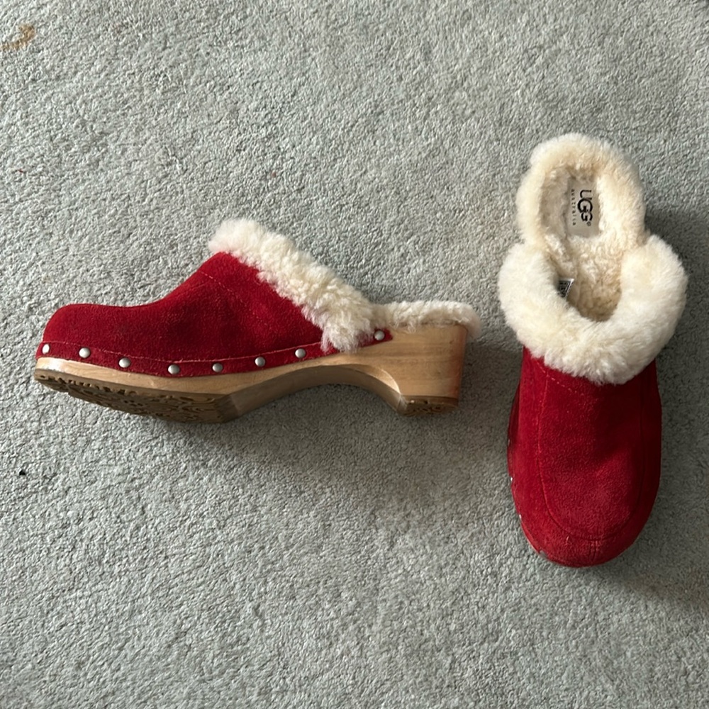 UGG Clogs Red suede leather sheepskin inside women’s size 10 EU 41 EUC